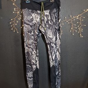 Snakeskin Nike leggings white small